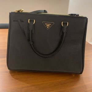 **BRAND NEW CONDITION**Prada Medium Galleria Tote